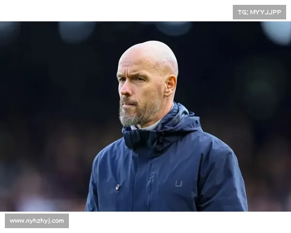 如何通过社交媒体和新闻渠道了解滕哈赫的度假生活动态